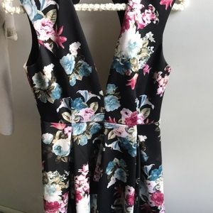 Floral pattern backless skater dress